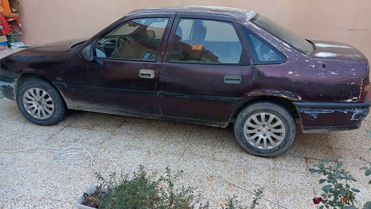 فكتره موديل 93
محرك لا صرف ولا نفخ طخم جديد 
ويل كب تواير امامي اخو الجديد الخلفي نص عمر
ما تتحول السبب شغلتها صعبه رقم نينوى فحص
ابيع فحم 15 ورقه وبيها مجال العنوان موصل الرشيديه 
التواصل ***********
