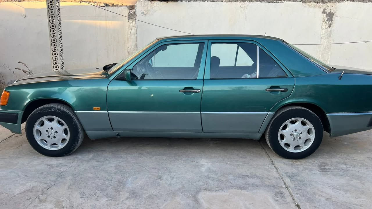 🔴السلام عليكم 👋
🔴مرسيدس دب 
🔴نوع : مرسيدس بنز 🔱
🔴الحجم : 300E
🔴المحرك :2ونص  VVt ديلكو شرط ترايك ٢٠٠ نشاطه فول 🔱
🔴الگير : اتماتيك 🔱
🔴حداديه :  امامي وخلفي جديده 🔱
🔴اللون: فستقي   🔱
🔴الرقم : ديالى ساقطه سنويه بيهة قاصرين 
🔴اطارات :طخم جديد 🔱
🔴بطاريه: نظيفه🔱
🔴كهربائيات: كلها شغاله 🔱
🔴التبريد: شغال ثلج وانسه الحماوه نهائيا🔱
🔴التحويل : شرط التحويل صاحبها اني  🔱
🔴السعر:46وبيها مجال قليل جوه سوك ماكو هيج نضافه هيج سعر 🔱
🔴اخوان السياره جاهزه من كلشي  محرك وكير وشلعتها حلوه شغل واطلع ولا تفتح بوند سياره نظيفه مل بيت  الشراي يتصل عالرقم ♥️🔱  
الرقم : اسيا :*********** ♥️

مكاني ديالى   
@الجميع
