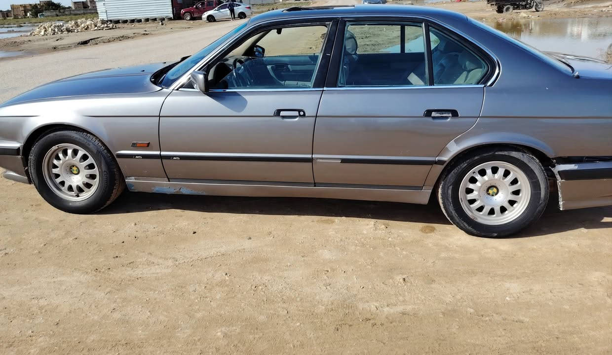 للبيع سياره بي ام اي استفسار على هذا الرقم***********
