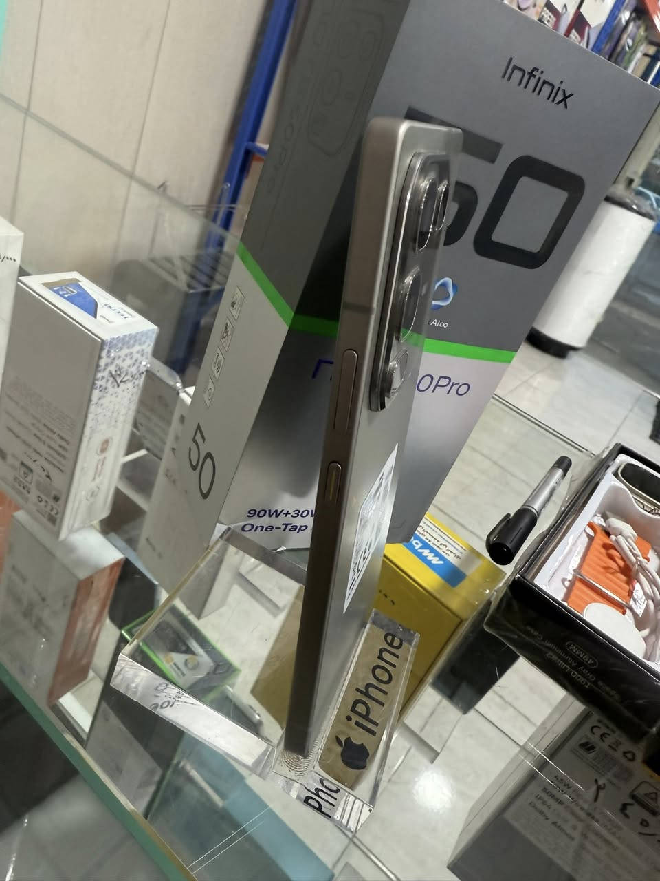 انفنكس نوت ٥٠ برو جديد كلش استخدام اقل من شهر 
ذاكرة ٢٥٦ رام 8G السعر : ٢٦٠ وخادم للطيبين


**إذا كنت صاحب هذا الإعلان وتريد حذفه لأي سبب، رجاءا أرسل رسالة إلى الدعم الفني**