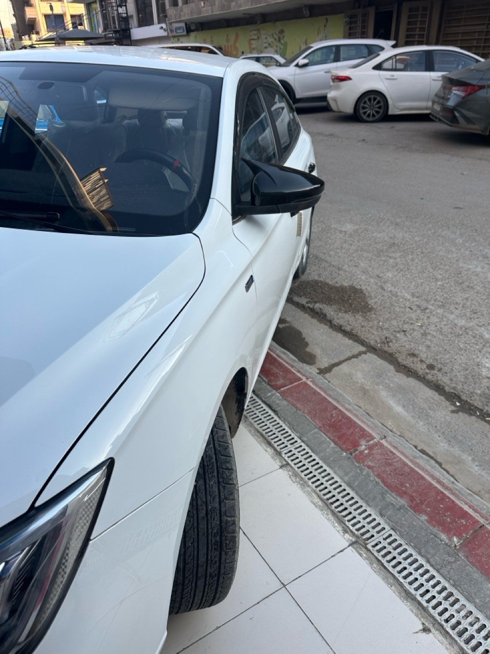 ام جي فايف / MG 5 للبيع
موديل 2023 ماشية 87 الف قابل للزيادة
رقم بغداد  الجديد / لون ابيض
بأسمي تحويل مباشر / محرك 1500 تنفس طبيعي  
السيارة خارج ضمان قبل شهرين طلعتها
وصولات الصيانة موجودة 
_________
السيارة فئة الكومفورت Comfortنوتبلي 
مواصفات السيارة 
بصمه تشغيل / لد نهاري + منضومة زنون / حساسات خلفية / شاشة اصلية
كامرة خلفية / تحكم استيرن / اشاير بالمري / تبريد شاشة 
بصمتين بيها / نضام ايكو اقتصادي / كروز مثبت سرعة 
حساس اطارات / كيج حماوة / داخل بيجي واسود 
4 ويل كب / كار بلي Car play واتو اندرويد
 حدادية كاملة جديدة مبدلها بلكات اصلية اذان محرك جديدة 
بيها  ملاحظات رصعات بصندوك والدوسة جهة اليمين بيها طعجه وبحافة البنيد شوي
مكان السيارة بغداد الامين الثانية
للاستفسار 
***********واتساب واتصال