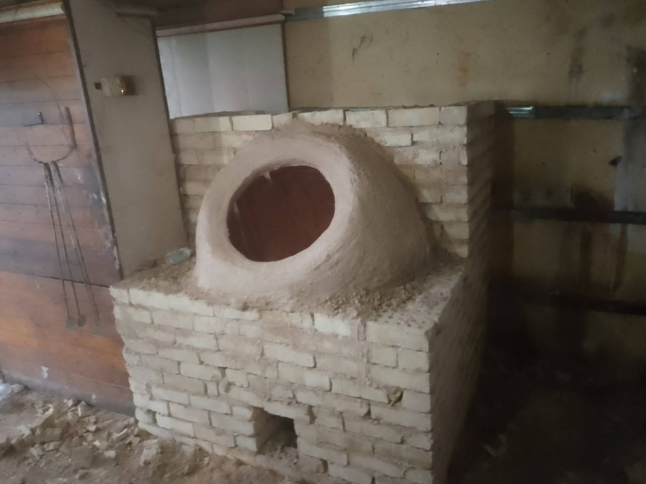 ‏� عرض مميز لأهل النجف وكل العراق 🔥
‏
‏بيع وتنصيب جميع أنواع التنانير (جمله  ومفرد) بأعلى جودة:
‏✔️ تنانير مخابز (دبل وسط ومطاعم)
‏✔️ تنانير مندي بمختلف الأحجام
‏✔️ تنانير شوي
‏✔️ تنانير بيت (توصيل داخل النجف)
‏
‏⭐ ضمان حقيقي 5 سنوات للتنانير
‏⭐ شغل درجة أولى وبأسعار مناسبة
‏
‏🔥 أيضاً نوفر:
‏✔️ أفران صمون
‏✔️ كور بيتزا بجميع الأحجام
‏⭐ ضمان يصل إلى 15 سنة
‏
‏💪 تجهيز كامل للمخابز:
‏(عجانات، طبكيات، طابوك حراري، بريمزات غاز ونفط، وجميع مستلزمات العمل)
‏
‏🎯 تخفيضات خاصة للمواكب والحسينيات
‏
‏📍 الموقع: النجف الأشرف – شارع المعمل
‏📞 للحجز والاستفسار: ***********
‏📲 واتساب متوفر
‏
