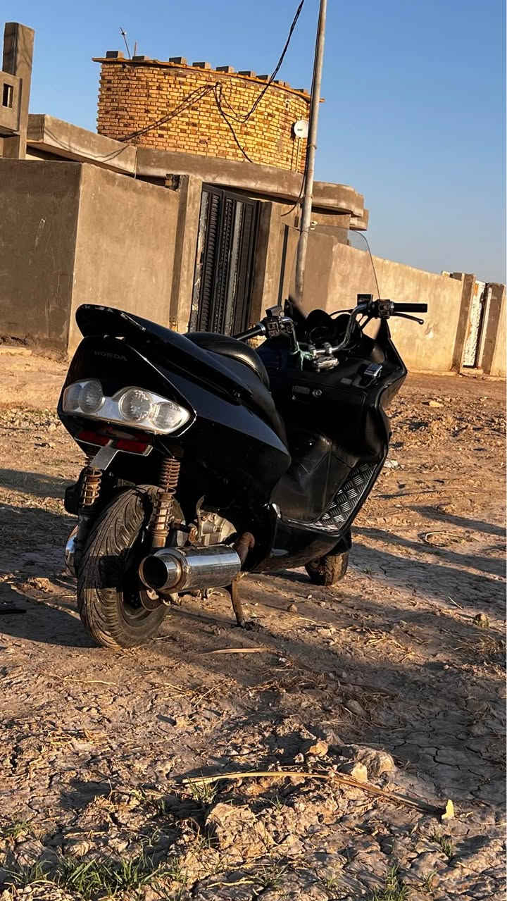 سلاام عليكم اخوان فورزه صفر سته دراجه خير من الله شغل وامشي سعرهه 750 وبيهه مجال حك جيهه مكاان دراجه لمشرح طريق لعام جسر لعبووس لتواصل 
*********** عمارة, ميسان
