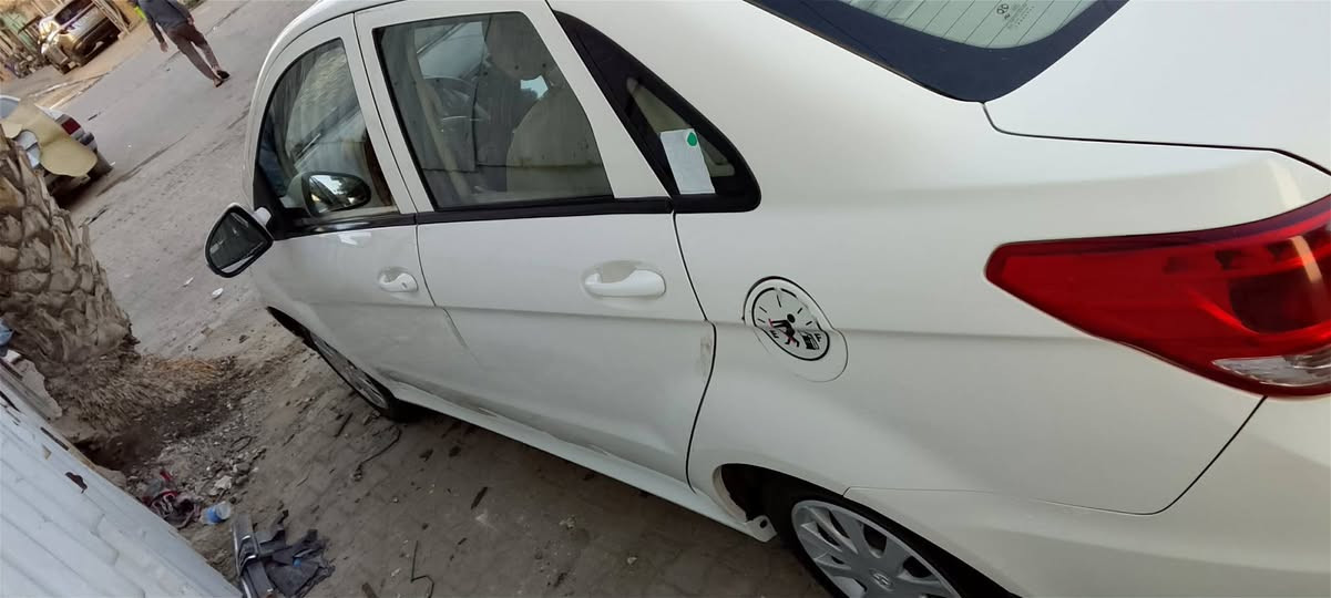 السلام عليكم بايك A115/2015
كير مكينة مكفولات 
بيها دعامية امامية بس 
ماشية 125 
حدادية جديدة 
السعر 68 وبيها مجال
اتصال او مراسلة ***********
