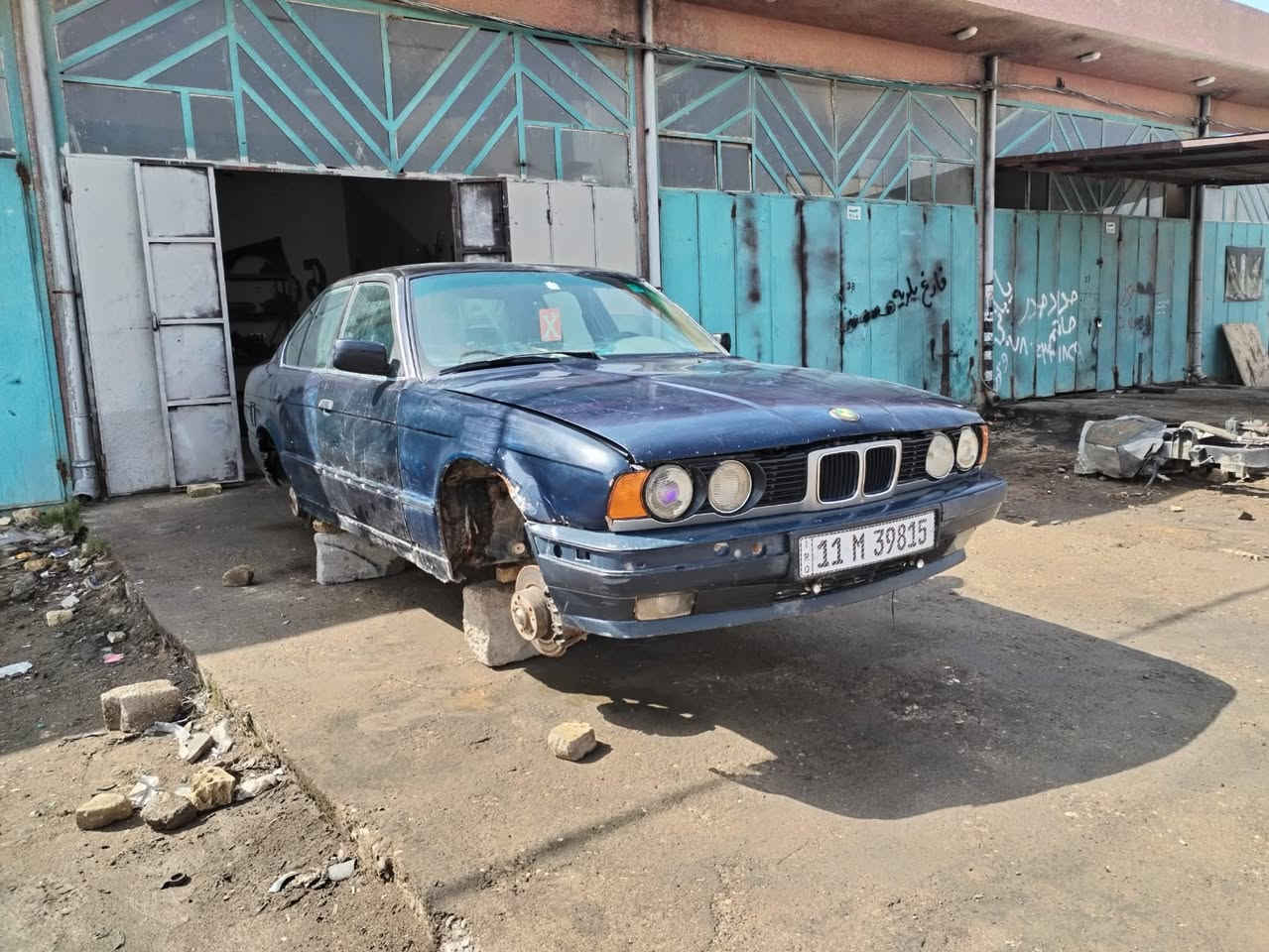 السلام عليكم 
تم تفصيخ سيارة BMW حجم 525
محورة فيفتي 
شمحتاج غراض اتصل وتدلل 
واسط النعمانية 
للإستفسار 
***********
