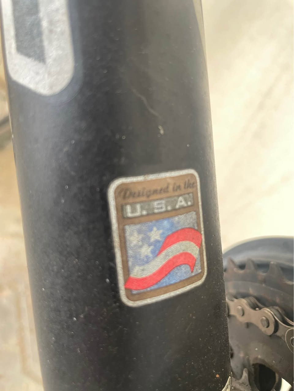 Selling a genuine Giant ATX 830 mountain bike. Giant is a world-class brand known for durability and performance. This bike is perfect for daily commuting or light trail riding.
• Model: Giant ATX 830 (Designed in USA)
• Gears: 21-Speed Shimano Acera (7x3 setup)
• Brakes: V-Brake system for reliable stopping
• Suspension: Front suspension fork for a smoother ride
• Extras: Includes mudguards (front & rear), bottle cage, and kickstand.
• Condition: Used but well-maintained. Tires have good tread left. Ready to ride!
Price: 100,000 IQD
Location: erbil
🇸🇦 Arabic | العربية
العنوان: دراجة جبيلة جاينت (Giant ATX 830) - بحالة جيدة جداً
للبيع دراجة هوائية أصلية من ماركة "جاينت" العالمية، موديل ATX 830. دراجة قوية جداً ومعروفة بتحملها، تصلح للاستخدام اليومي أو المسارات الوعرة.
• الموديل: Giant ATX 830 (تصميم أمريكي)
• ناقل الحركة: شيمانو (Shimano Acera) بـ 21 سرعة (7 خلفي × 3 أمامي)
• المكابح: نظام V-Brake قوي
• المساعدات: مساعدات أمامية لراحة أكبر أثناء القيادة
• الإضافات: واقيات طين (أمامية وخلفية)، حامل مطارة ماء، ومسند جانبي
• الحالة: مستعملة ونظيفة، الإطارات بحالة جيدة وجاهزة للاستخدام مباشرة
السعر: اربیل
الموقع: 100،000 دینار 
☀️ Kurdish | کوردی
ناونیشان: پایسکیلی کێوی جۆری جـاینت (Giant ATX 830) - زۆر پاکە
بۆ فرۆشتن پایسکیلی ئەسڵی مارکەی جـاینت (Giant) مۆدێل ATX 830. یەکێکە لە باشترین مارکە جیهانییەکان، زۆر بەهێز و خۆڕاگرە بۆ هەموو جۆرە ڕێگەیەک.
• مۆدێل: Giant ATX 830 (دیزاینی ئەمریکی)
• گێرەکان: ٢١ گێر، جۆری Shimano Acera (٧ بە ٣)
• برێک: سیستەمی V-Brake زۆر بەهێز
• مەکینە و یای: یای پێشەوەی هەیە بۆ ئەوەی لە ڕێگەی ناڕێکدا بێزارت نەکات
• زیادکراوەکان: چەتر (تەقە) بۆ پێش و دوا، جێگەی أربيل, العراق


**إذا كنت صاحب هذا الإعلان وتريد حذفه لأي سبب، رجاءا أرسل رسالة إلى الدعم الفني**