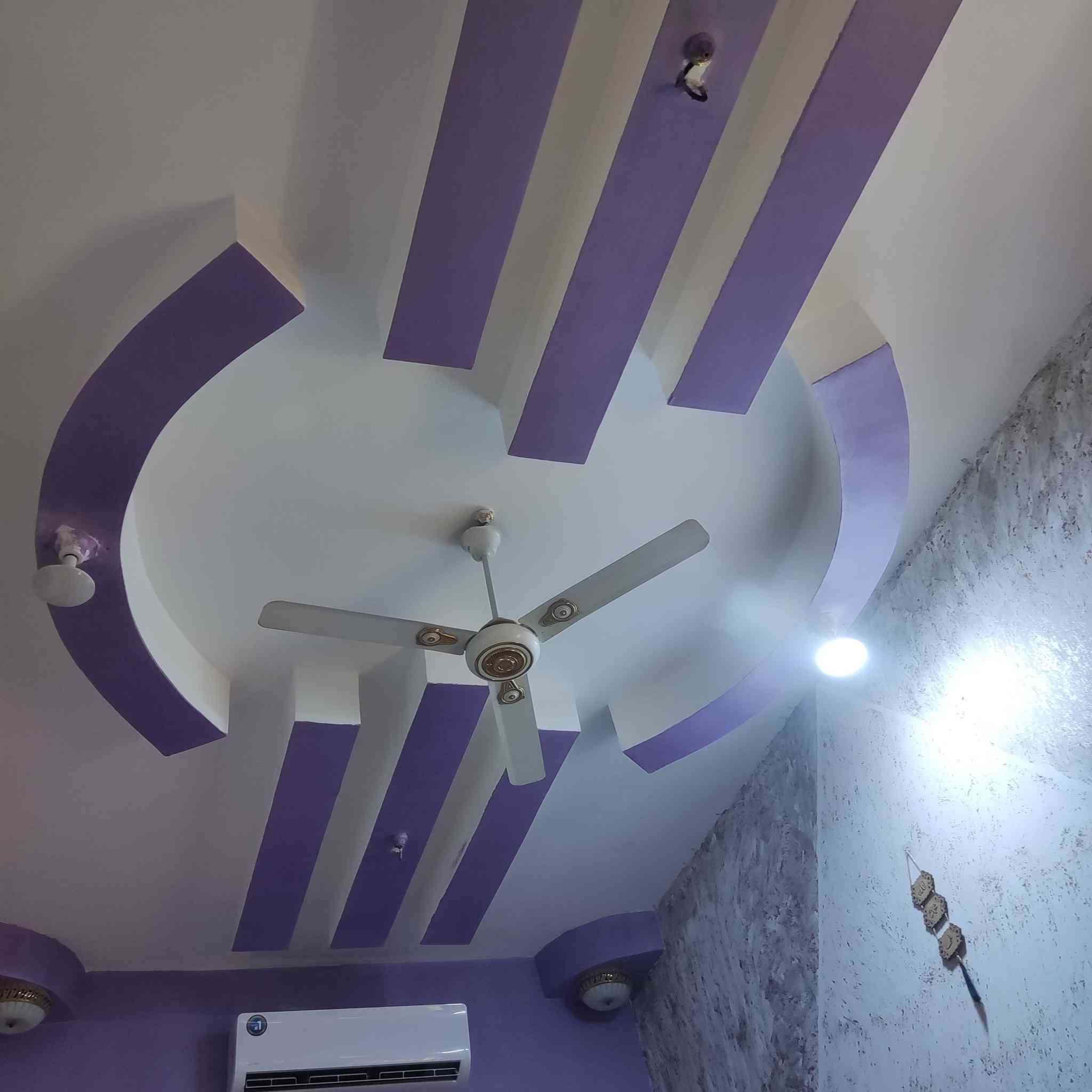 🏡 للبيع منزل مرتب وجاهز للسكن
حي الحسن ع قرب جسر ال عمار 
***********

منزل جميل بمساحة 125 م²، ركن على شارعين، يتميز بالتصميم العملي والراحة.
البيت كونكريت مسلح مع صب سقوف ثانوية مغربي، بناء طابوگ بناء متين وتشطيب أنيق.

تفاصيل المنزل:

غرفة نوم: 5 × 4.5 م

صالة: 4 × 6 م

استقبال: 3.25 × 6 م

مطبخ: 3 × 3 م

حمام: 2 × 2 م

W.C مستقل

السطح كونكريت مسلح
الارضيه مرمر 

✨ بيت حلو ومرتب، موقع ممتاز، مناسب للسكن العائلي الهادئ.

💰 السعر: 70 مليون دينار (قابل للتفاوض البسيط)
