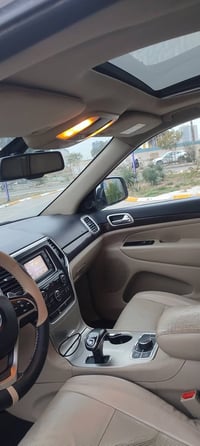 جيب لاريدو 2014 خليجي  ماشية 180 سيارة جاهزة بيها بارد بالقمارة وحالوب...