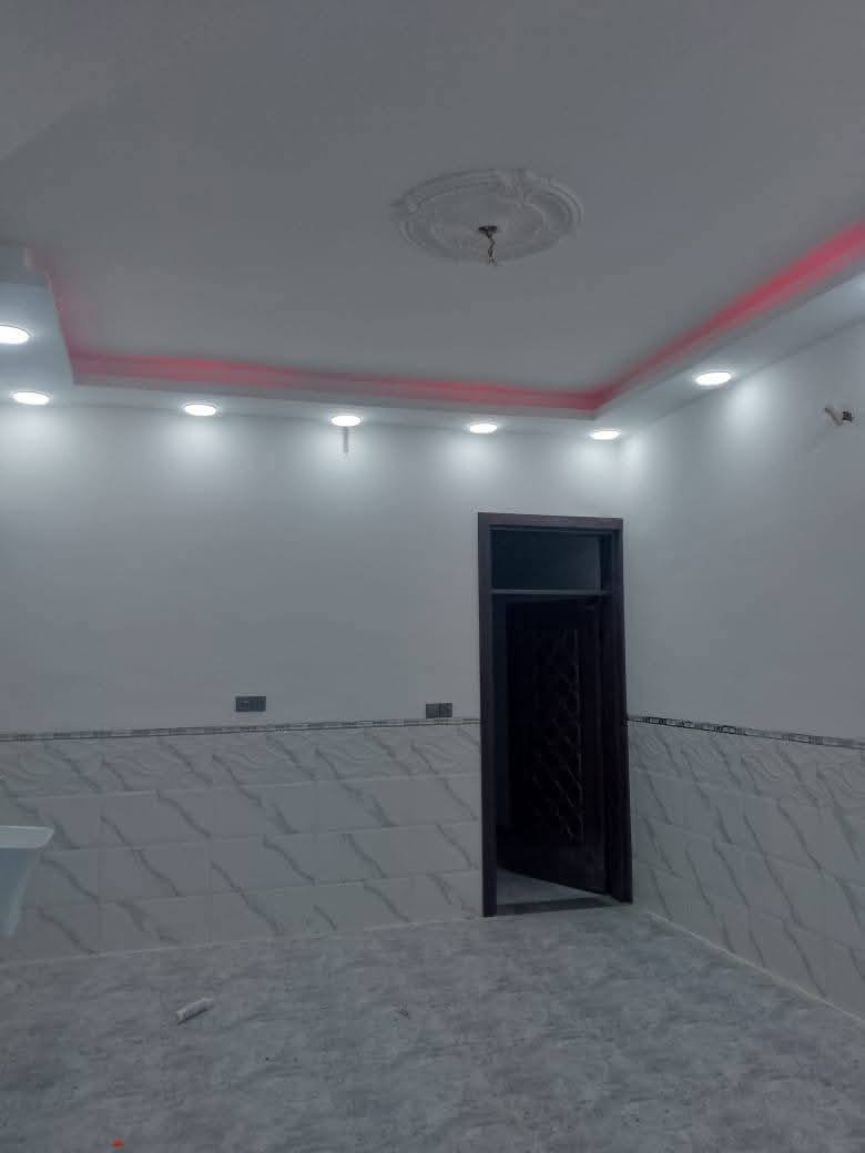 السلام عليكم مشتمل في حي الخضراء مساحه المشتمل 120 متر قرب جامع الزبير البيت زيرو للاستفسار والاتصال على هذا الرقم ***********
