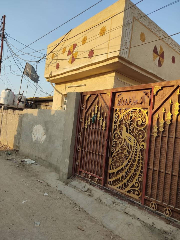 السلام عليكم بيت للبيع بدوانم مساحته 250 بي خمس غرف نوم مع صالة واستقبال ومطبخ بيت جاهز من كلشي مي سيح كهرباء 4خطوط ***********
