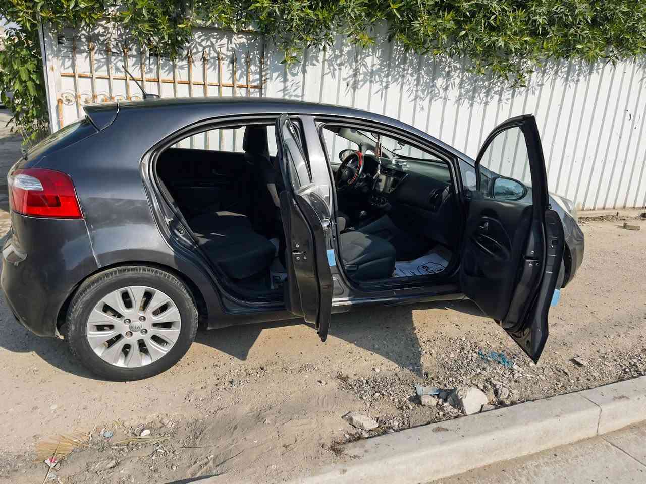 السلام علیکم
عندي كيا ريو للبيع موديل 2012 وارد امريكا حادثها خلفي رقم اربيل باسمي هزه وفحص كله جديد السعر 73 ورقه مكانها بغداد العطيفية للتواصل *********** محرك كير خير من الله للبيع أو مراوس بسياره سبعة راكب
