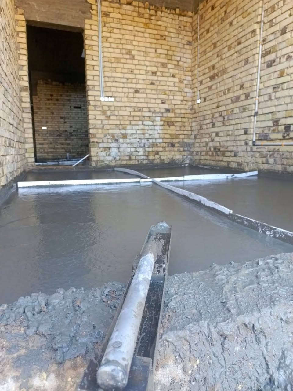 السلام عليكم توجد خباطه صب لكافت انواع الارضيات فرش سبيس وحدل شغل درجه اولى وبسعار مناسبه للاتصال ***********
