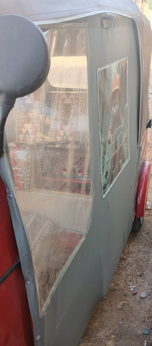 سلام عليكم تكتك للبيع موديل 2018 وراق كامله سبعه مبدله صليب وماشه ودبلات 3 مبدله التكتك حلوة نضيفه كهربا ئيات شغاله العنوان بغداد رقم ***********  الشراي يتصل وخادم
