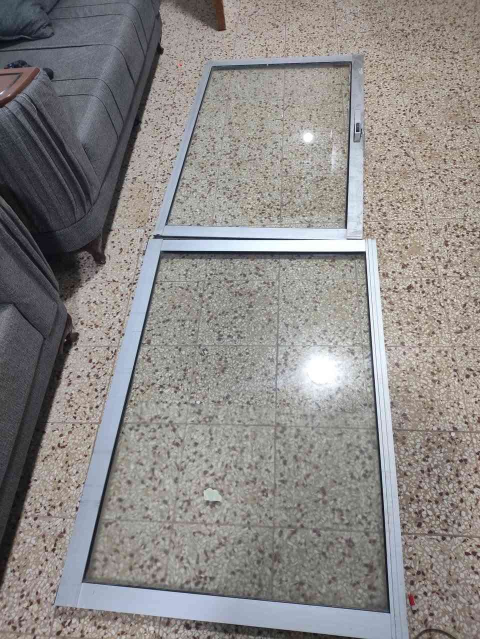 تركيب مانع غبار إلى شبابيك الشقق والدور الصفر يمنع دخول الهواء والترب ويمنع هتزاز الشبابيك وتركيب مناع غبار إلى شباك الحمام وكذالك باب المنشر وباب البلكونه عمل بما يرضي الله والناس
