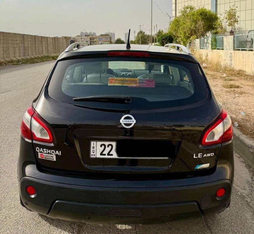 نیسان قشقای2011 LE
فول مواصفات 
سفری شركةى سردار یەک دەستە .
دەبڵ گیر CVT أوتوماتيك و 
گير عادي، سەقف پانۆراما،
 کوشن جلد و هیتر، دەبڵ اکسل،
 ٥ ویل کڕۆمی بیلادی،
 تسجیل٦ سیدی بیلادی، 
بصمة و شغال، سوکان ڤۆلیۆم و
 تحدید سرعە، بخاخي غسلي لايتي پێشەوە
، حساسي دواوة، ٦ پەراشووت، بلاجکتور ،
 تبرید مرکزی، یەدە و تلیشە نیکل بیلادی. 
٥ پەردەی بیلادی لەگەلە. 
١٧٠،٠٠٠ کم ڕۆیشتووە.

بێ لێدران بێ بۆیاغ
گیرو مەکینە بیلادی بەشەرت، ٤ تایەی نوێ لەسەرە.
زۆر بەجوانی و پاکی ماوە
واتس اب- *********** أربيل, العراق

