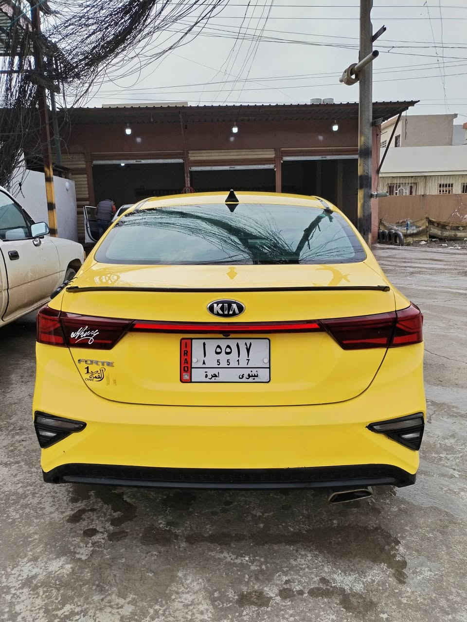 كيه فورتي. 2021
كير عادي
سياره شرط تحويل
كير محرك شرط
كابون بانزين
سياره مصفر تخذها هيئه وغرامات
ضرر جملغ امامي  وجملغ ثاني بل عراق ما بيها اي دواخل
طخم تاير جديد ويل كب جديد اصلي مال فورتي
سياره دينار ما تصرف عليها شغل وتتكل علا الله
مكاني موصل. سعر 127. وبيها مجال بصيط
***********
***********
