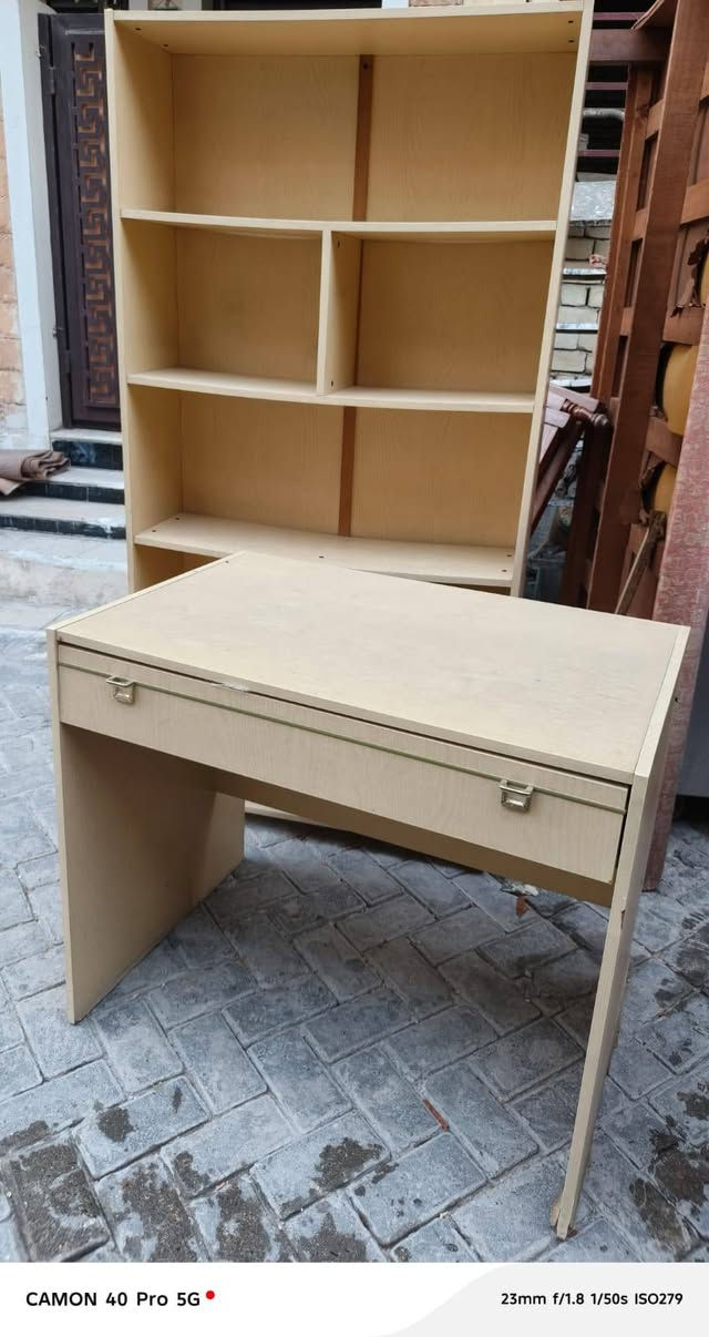 رفوف وميز مكتبي وميز مستطيل تركيات مع ميز طعام دائري جديد مابي اي ضرر وجهه رصاصي مرمري سعرهم كلهم 80
مكاني اعظميه
للتواصل
***********
رفوف وميز مكتبي وميز مستطيل تركيات مع ميز طعام دائري جديد مابي اي ضرر وجهه رصاصي مرمري سعرهم كلهم 80
