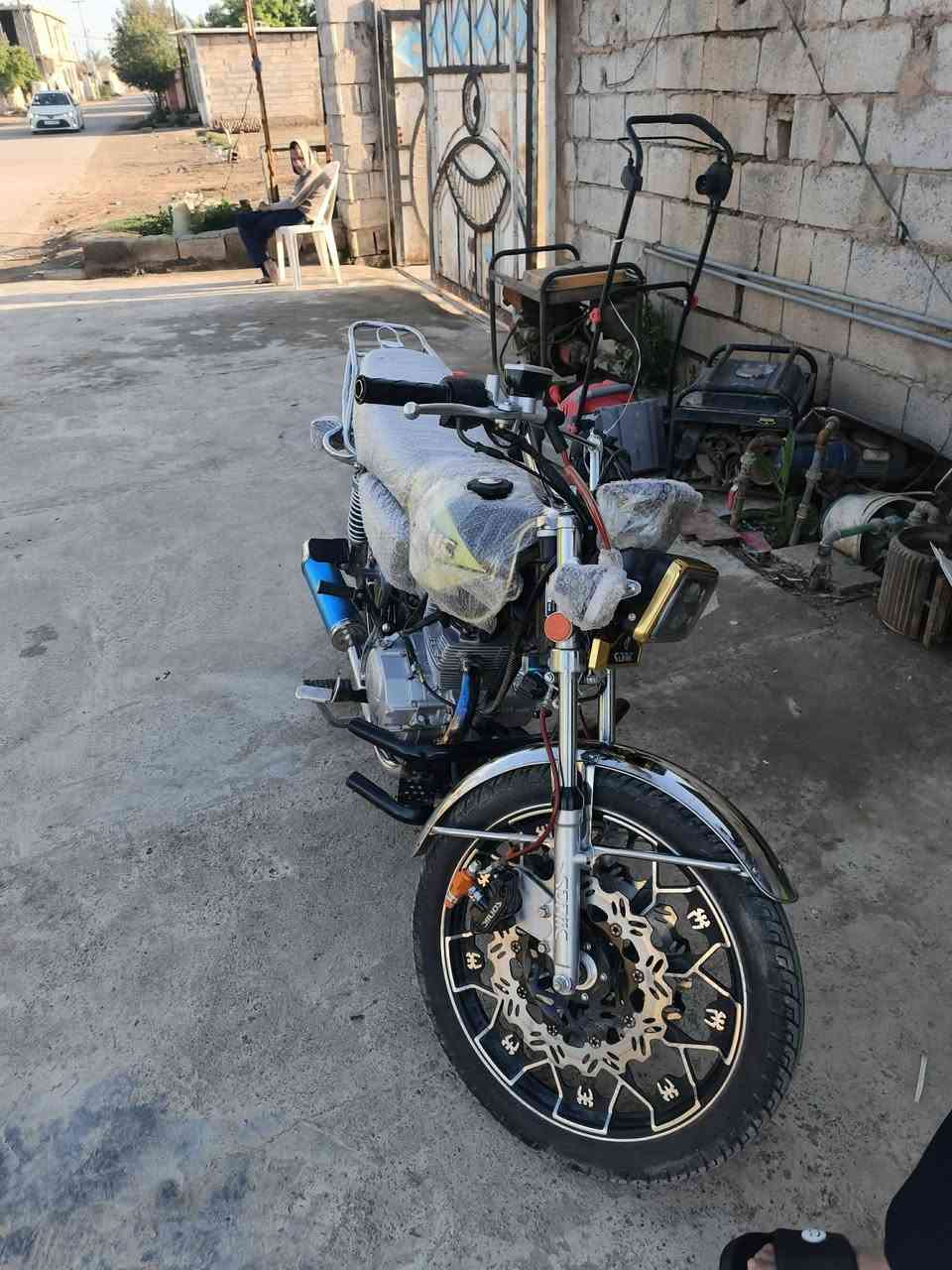 السلام عليكم  سيفان 25 مكينه 200c مكينه مكفوله اوراق موجود دراجه حلوه أو كاعده خير من الله عنواني الخالص قرية الدوجمه 
السعر 800


**إذا كنت صاحب هذا الإعلان وتريد حذفه لأي سبب، رجاءا أرسل رسالة إلى الدعم الفني**