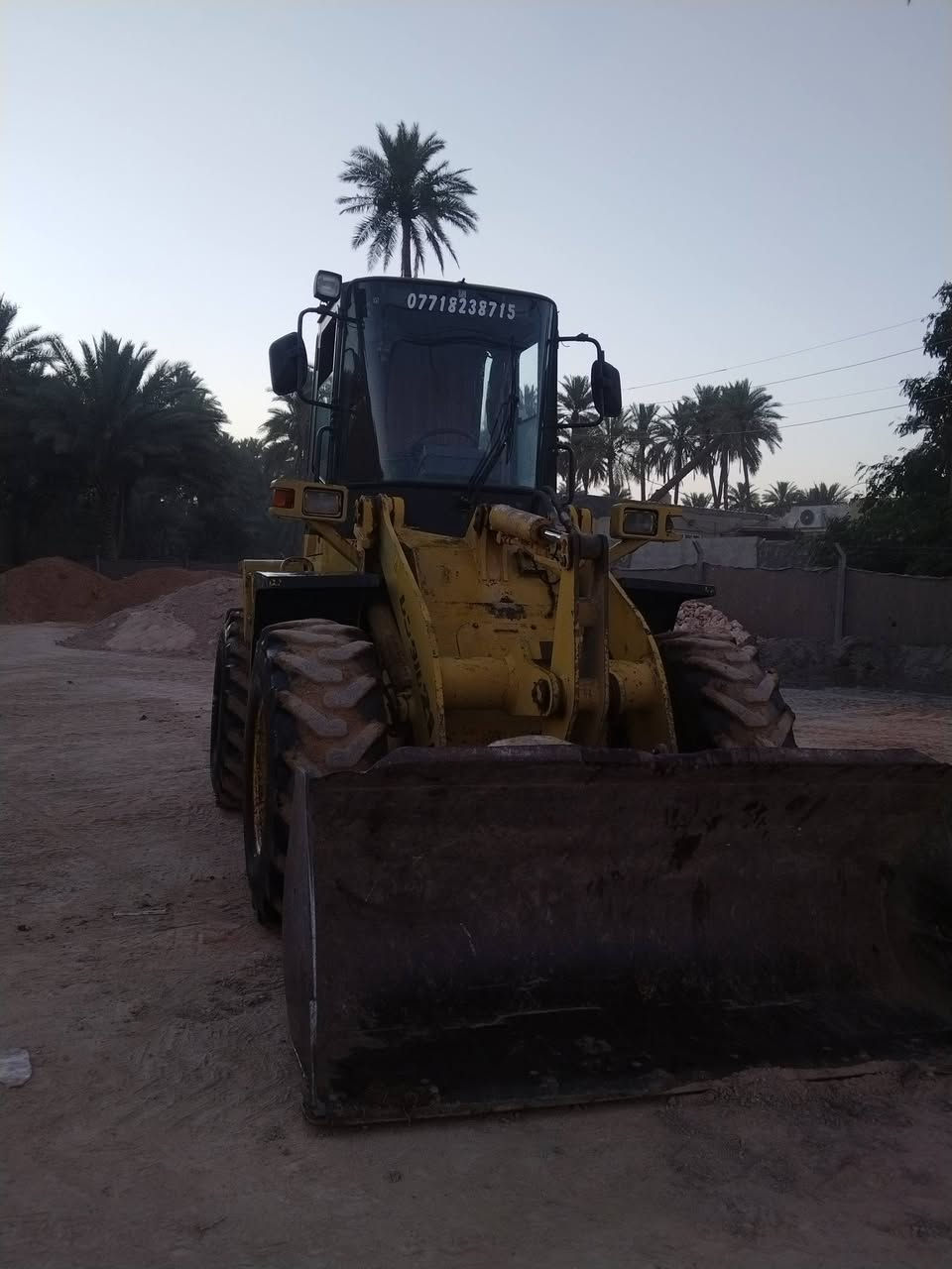 سلام عليكم شفل كوماتسو حجم ١٠٠ مكينه ٤ جاهزه العمل منفيس بعده سعره ٢٤٠ وبي مجال بصيط مكان كربلاء ***********
