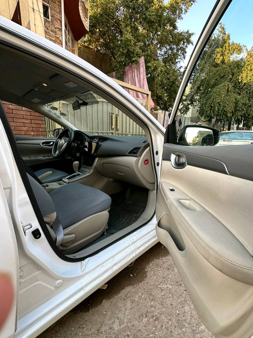 إعلان بيع سيارة – بحالة جيدة جداً

للبيع سيارة موديل 2018 لون أبيض، محرك بنزين، قير أوتوماتيك، ممشى 122 ألف كم، السيارة استخدام شخصي وبحالة جيدة جداً، قيادة مريحة واقتصادية بالوقود ومناسبة للاستخدام اليومي والسفر. السيارة مخدومة باستمرار وتمت صيانتها بشكل دوري، ولا تحتاج أي صرف حالياً وجاهزة للاستعمال مباشرة.

السيارة مكفولة ما عدا قلم باب صدر خلفي فقط، وباقي السيارة بحالة جيدة، المحرك والجير بحالة ممتازة، التبريد شغال ممتاز، السيارة نظيفة من الداخل والخارج، وتم استخدامها بشكل هادئ.

مواصفات السيارة:

- قير أوتوماتيك
- محرك بنزين
- تكييف بارد
- زجاج كهرباء
- مرايا كهرباء
- نظام صوت
- وسائد هوائية
- ABS
- استخدام نظيف

السعر المطلوب 115 قابل للتفاوض

عنوان: بغداد /بغداد جديده 

للتواصل والاستفسار:
***********