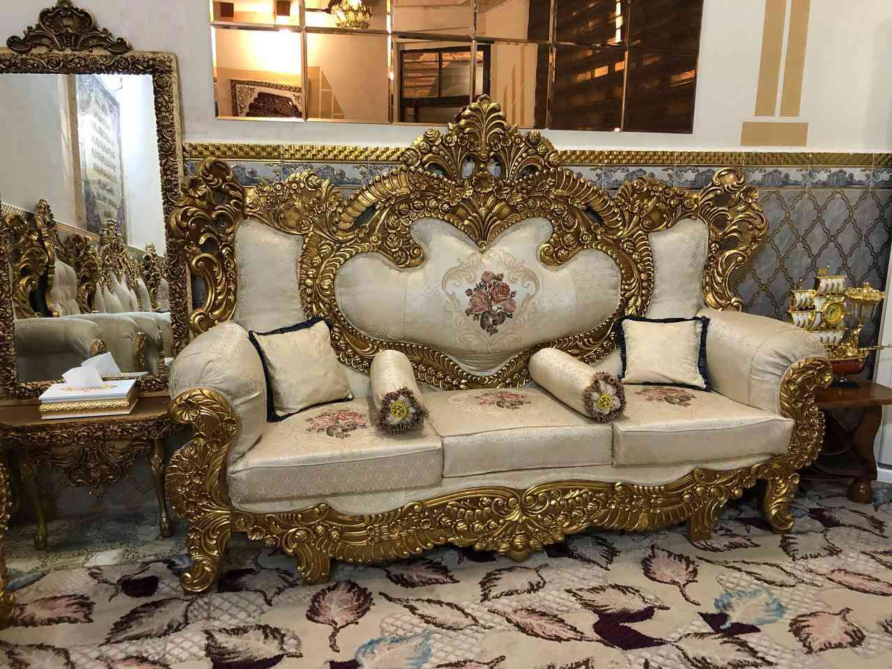 السلام عليكم اثنين تخم النوع زان واحد لون بيجي والثاني ابيض(اوف وايت) التخم الواحد بيه قنفتين 2 كبار و4 كراسي كلش فخم وحلو ومابيه اي شك ولا كسر ولا مصلح ومستخدم شي قليل كلش مكاني بغداد الشعب سعر التخم بمليون و300 رقمي ***********
