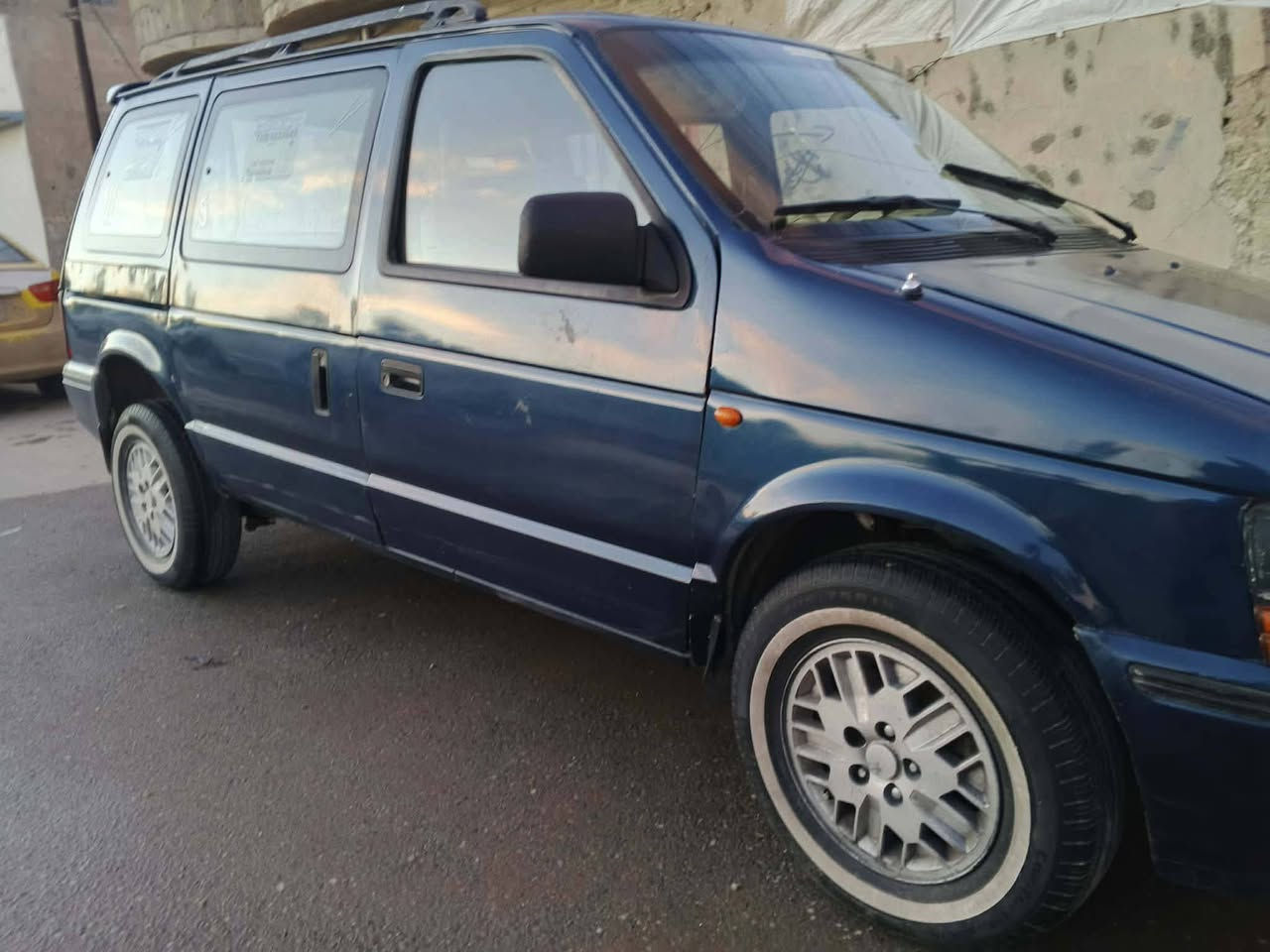 السلام عليكم اكلايز شاصي قصير
موديل 94 سنويه خضر ومكمرك كمل يعني تحويل مايكلف شي  محرك ابلدي وكير بلادي شرط السياره كلها 
السعر 28 بيه مجال 
***********
