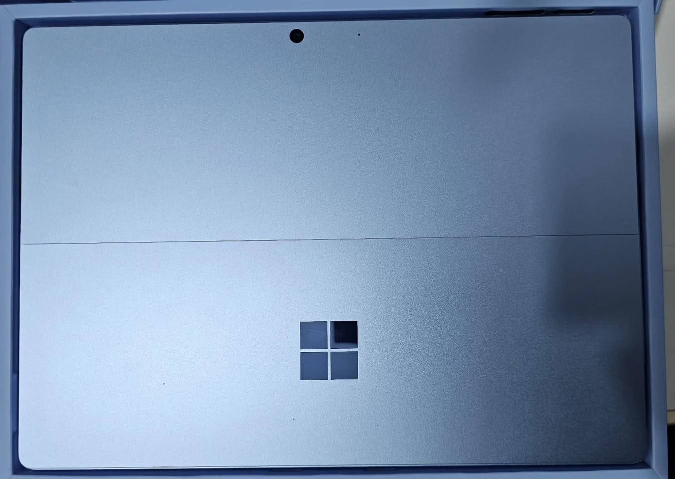 Microsoft Surface Pro (11th Edition)
Model 2076
13-inch 2-in-1 Copilot+ PC

مستخدم مع البوكس و كيبورد اصلي

 🚀 المعالج: Qualcomm Snapdragon X Plus (ثماني النواة، 3.3 جيجاهرتز) الجديد .
الشاشة: 13 بوصة PixelSense Flow تعمل باللمس.
دقة الشاشة: 1920 × 2880 بكسل 120Hz.

الذاكرة :16GB RAM
والتخزين: 512GB SSD 
🔋 بطاريه تدوم لساعات 
🔋 دورات الشحن 77

نظام التشغيل: Windows 11 Home.

السعر 1,300,000

يوجد توصيل لجميع المحافظات

https://t.me/epic_store2


**إذا كنت صاحب هذا الإعلان وتريد حذفه لأي سبب، رجاءا أرسل رسالة إلى الدعم الفني**