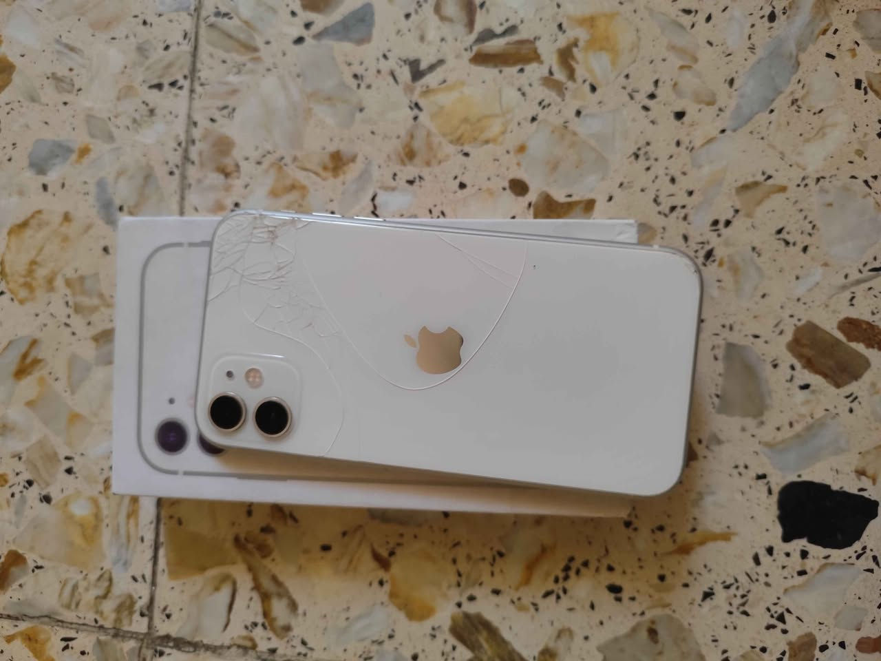11 ذاكرة 128 بطارية 100% كله شغال فقط ظهر بي فطر والسماعه الجوة مال نغمات الفوك شغاله الباقي كله شغال ومكفول فيس ايدي شغال كامرات اتصال نت شحن كلش زين للبيع ب150 الف مكاني بغداد ماعندي توصيل بغداد, العراق


**إذا كنت صاحب هذا الإعلان وتريد حذفه لأي سبب، رجاءا أرسل رسالة إلى الدعم الفني**