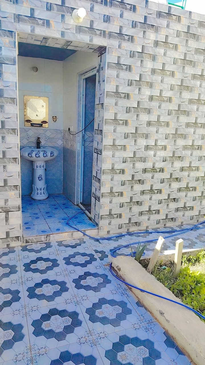 بيت للبيع طابو صرف حر المساحه 300   متر 
تفاصيل البيت
غرفتين  وصاله و استقبال ومطبخ حار وبارد ومغاسل خارجية ودااخلية  مع مخزن
الحولي  شارع 60    قرب كراج الحولي


**إذا كنت صاحب هذا الإعلان وتريد حذفه لأي سبب، رجاءا أرسل رسالة إلى الدعم الفني**