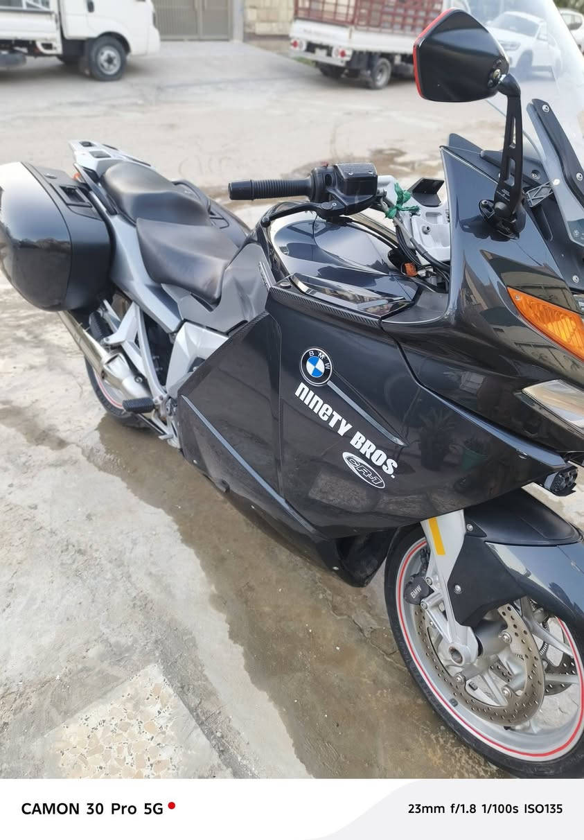 السلام عليكم
شباب دراجه bmw k1200gt m06
ممشه الدراجه 35 الف 
دراجه بيها هواي مواصفات 
تدفئه يدات + مقاعد 
جامه كهرباء
نضام abs 
كروس كونترول 
3 وضعيات قياده سبورت + نورمال + كونفرت 
وبعد بيها هواي مواصفات 
دراجه حلوه وجديده وغنيه عن التعريف 
الي يحب يقتنيه تواصل ه‍ *********** بغداد حي القاهره 
سعر 38 بيها مجال حك الجيه 
شكراً ادمن

