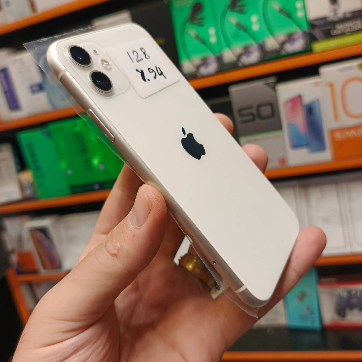 #متاح هاتف مستخدم 💥
#Iphone 11
الذاكرة 128 GB 
البطارية  94 %
الهاتف وتر بروووف غير داخل صيانة ❤
#السعر  315 الف فقط 💕

#العنوان _الانبار _قضاء هيت _ شارع حامي حميد _مجاور مجمع الملكة أو مقابل مكتبة الأقلام _ مركز الباشا 💥
#لتواصل معنا : 
واتساب / ***********
الانستا / albasha-mople
