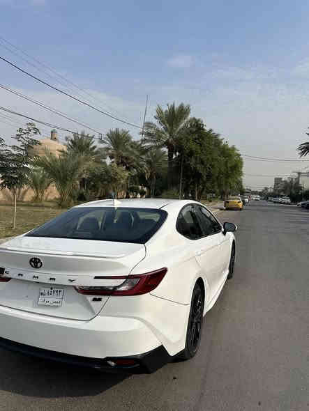 السلام عليكم
وصف السيارة

للبيع تيوتا كامري هايبرد 2025 فئة SE وارد أمريكا، ماشية فقط 20,000 ميل.
السيارة نظيفة ميكانيكياً وكهربائياً وما بيها أي مشاكل تشغيل.

الحالة:
حادث السياره خلفي بدون ايرباك بجم كبس بيها تبديل جنطه وصبغ وصبغ بالجاملغ الخلفي مع بارد بسيط بالباب الامامي الايمن.

المواصفات:
 • شاشة مع Apple CarPlay
 • تشغيل بصمة
 • هاند بريك كهرباء (بصمة)
 • Auto Hold
 • وضعيات قيادة متعددة
 • داشبورد ديجتال
 • رادارات 360 درجة
 • توقف ذاتي
 • مثبت مسار
 • مثبت سرعة
شاحن لا سلكي
داش كام تيوتا مدمجه
السياره بدون رقم ( رقم مؤقت تترقم جميع المحافظات عدا الاقليم ) 
مكان السياره بغداد السيديه 
*********** ابو احمد 
السعر 235 ورقه وبي مجال
