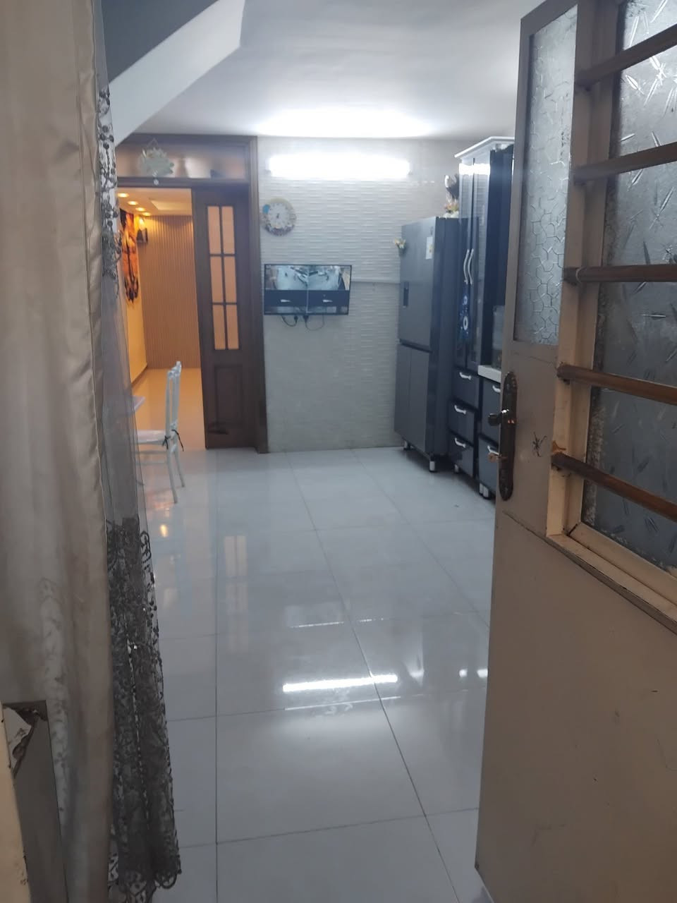دار للبيع ٦٠م طابقين في الجوادين مربع صورة السيد 

                       (   يباع مع كامل الاثاث.   )

يحتوي على : طرمة صغيرة+صحيات خارجيه+مطبخ+صالة+غرفة كبيرة+صحيات داخليه 

السعر المطلوب  ١٥٠ مليون قابل للتفاوض 

للاستفسار الاتصال على مكتب المصطفى للعقار 
الجوادين*قرب المستوصف الطبي*مجاورصورة السيد
*********** ابومصطفى المحمداوي
 *********** ابوتقي المحمداوي
