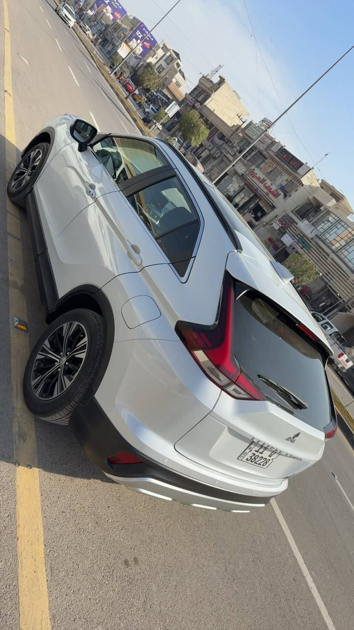 السلام عليكم
للبيع او المراوس 
ميتسوبيشي ياباني كلبس كروز موديل 23
         فول مواصفات 1/1
رقم بغداد الدولي الجديد باسمي      تحويل مباشر
مواصفاته:
بصمة تشغيل وبصمة فتح أبواب 
فتحة سقف بانوراما. 
كشنات جلد ابيض كهرباء وتدفءة 
نظام اربع كاميرات. 
تبريد قطعتين.
فول تحكم استيرن وشفتات رياضية 
نظام فور ويل وتويل 
شاشة كبيرة تدعم كار بلي 
ماشية قليل 60 بالكيلو
وبيه بعد هواي مواصفات 
بدون صبغ بدون تبديل مكفولة فقط بارد على گد شبر 
مكان السيارة بغداد الغزالية
السعر ب ((175)) وبيه مجال بسيط 
للاستفسار الاتصال على الرقم ***********
