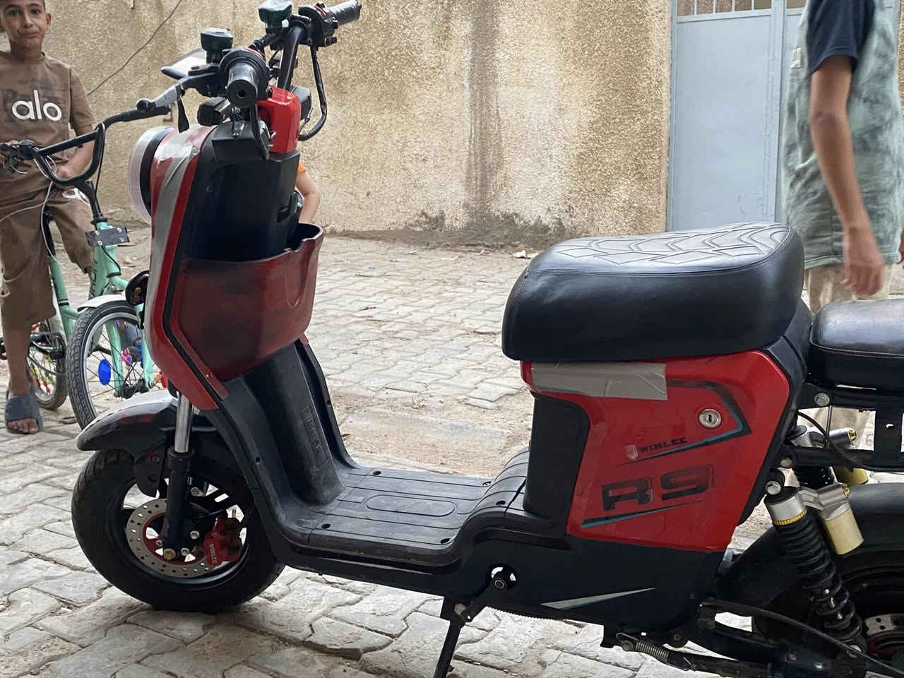 دراجه شحن R9 
السعر 325وبيهه مجال حك الجيه


**إذا كنت صاحب هذا الإعلان وتريد حذفه لأي سبب، رجاءا أرسل رسالة إلى الدعم الفني**