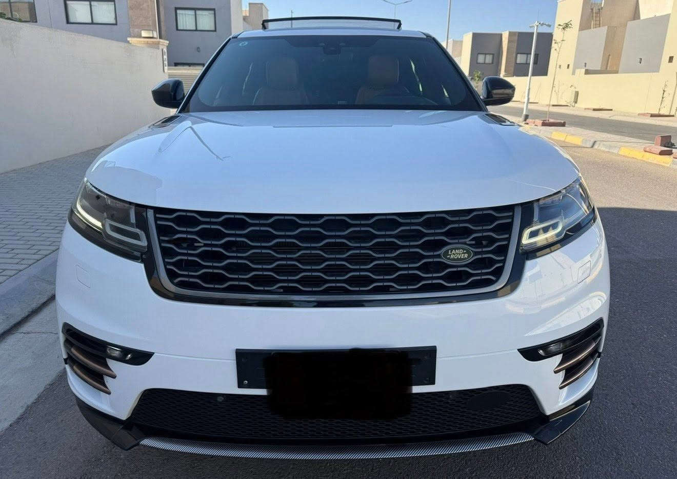 رانج روفر خليجي فيلار للبيع فقط بيع
R-Dynamic - 2018 
52000 KM
سياره جدا جديده ونظيفه فول  ١/١  التراي مالهه زيرو  وماكو اي نقص بيهه وكاله سردار خليجيه  صيانه كامله حسب الوقت بشركه رانج بلمنصور واخر صيانه قبل ايام ماكو برغي مفتوح بره الشركه وكل وصولات وتفاصيل الصيانه موجوده
٦ سلندر سوبر چارج السياره طلقه ماشاءالله
رقم مميز حلو - بغداد 
تخم تاير جديد
ويل ٢١ رياضي R-dynamic
السياره چكات ٣ ارتفاعات قياده  يعني تتحكم بلارتفاعات 
٧ مودات -  اوضاع قياده 
كاميرا - PDC 360  
كراسي تدفئه - تبريد 
 مساج كراسي 
كراسي جلد فئه r-dynamic داخل قرميدي طلب خاص 
كراسي كهرباء مع ٣ اوضاع ذاكره 
شاشات خلفيه 
تبريد امامي-  خلفي
صندوق كهرباء
السقف بانوراما علطولها جام  
Night paket تحكم بالوان دواخل السياره الليد الداخلي للسياره 
رقم بغداد باسمي رقم شبه مميز حلو
سياره ماشيه ٥٢ كم 
دخول ذكي للسياره Bluetooth  
بصمه سياره عدد- ٢
مكانها بغداد سياره  
سعرها ٣٢ الف دولار وبيه مجال للاستفسار ***********
