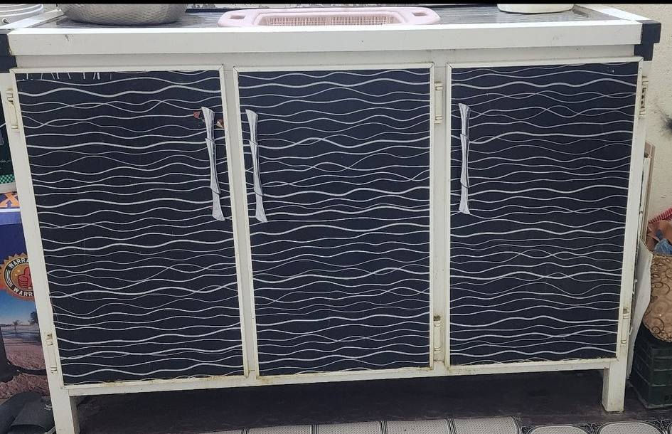 سلام عليكم خوان كاونتر للبيع جديد مستخدم الكاونتر طول مترين وسنك طوله متر ونص مكاني القرنه حي سلام وهاذه رقمي *********** والسعر 280 وبيه مجال قليل
