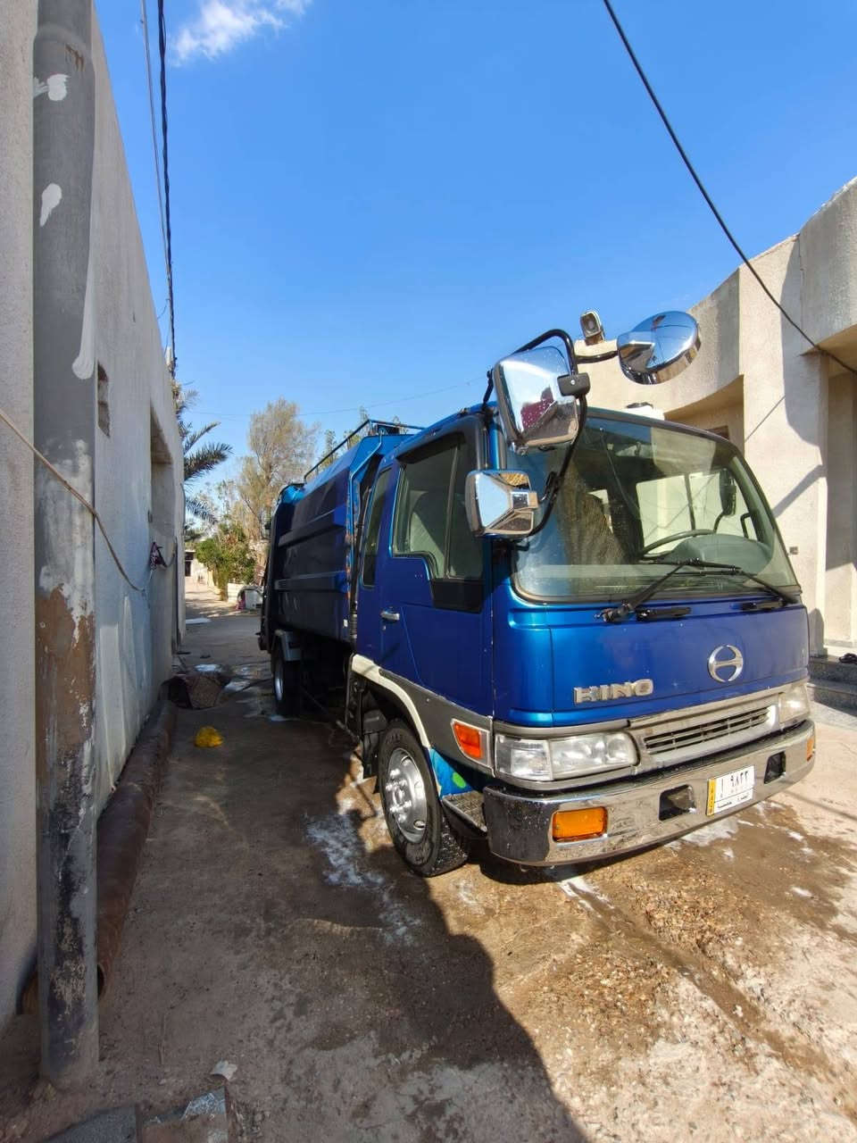 السلام عليكم هينو انكر كابسا8ونص السياره جديده وجاهزه فول عادي مكينه كير شاصي كفاله عاما رقم بصره 2016بسمنه منضومت حاويات تخم تاير حداديه كله جديده العنوان بصره ايي ستفسار على رقم ***********
