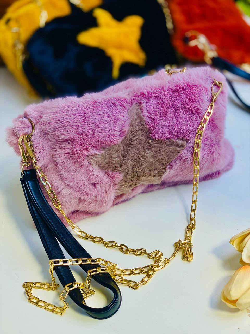 👛ترند الموسم👛

🎁حقيبة النجوم من القماش الفرو 💸، مع سحاب ذهبي👛 وشريط يد أسود. 
 🔔مصنوعة من قماش خفيف الوزن ومتين

دزاين جديد لموسم 🎶2026
تركي درجة اولى 🇹🇷💯
كوالتي عالي جدا 👍♥️

🎁متوفرة ب 6 الوان 🎁

السعر 10

🚘يوجد خدمة توصيل لجميع محافظات العراق ٤ الاف🚘


**إذا كنت صاحب هذا الإعلان وتريد حذفه لأي سبب، رجاءا أرسل رسالة إلى الدعم الفني**