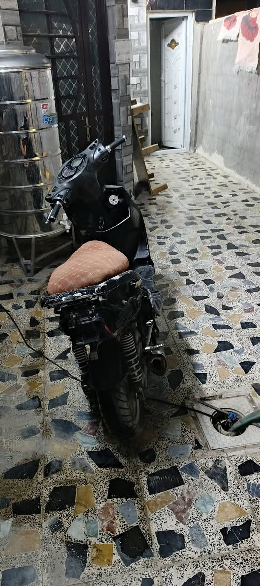 السلام عليكم دراجه سكنز فحل
كابريته الدراجة بوشه 58 نكره بكل وقت كابريته جديده وكاله و غراضهة كامله بس الكفرات تعبانه شويه و الدراجه خير من الله 
السعر 475 و بيهة مجال حك الجيه متواجد واتساب فقط على ***********
