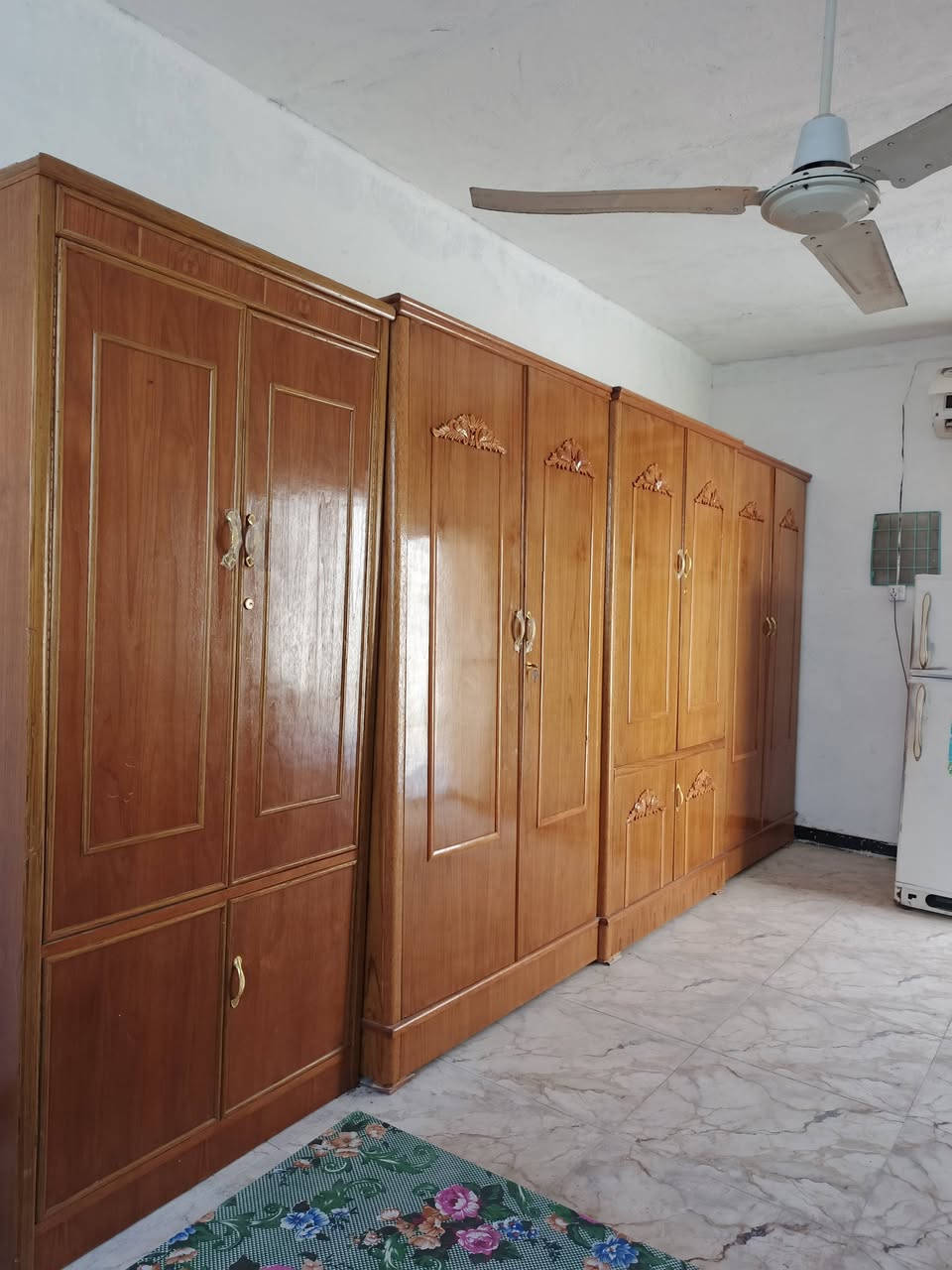 سلام عليكم كاونتر مترين ونص فقط كاونتر +مجمده ب ١٥٠ الف شرط التجميد +ثلاجه ب ٢٠٠ وبيهامجال +غرفه جديده صار شهرين من اشتريناها بعتها لوك #بمليون_و٢٥٠ الشراي يجي خاص او يتصل ***********
