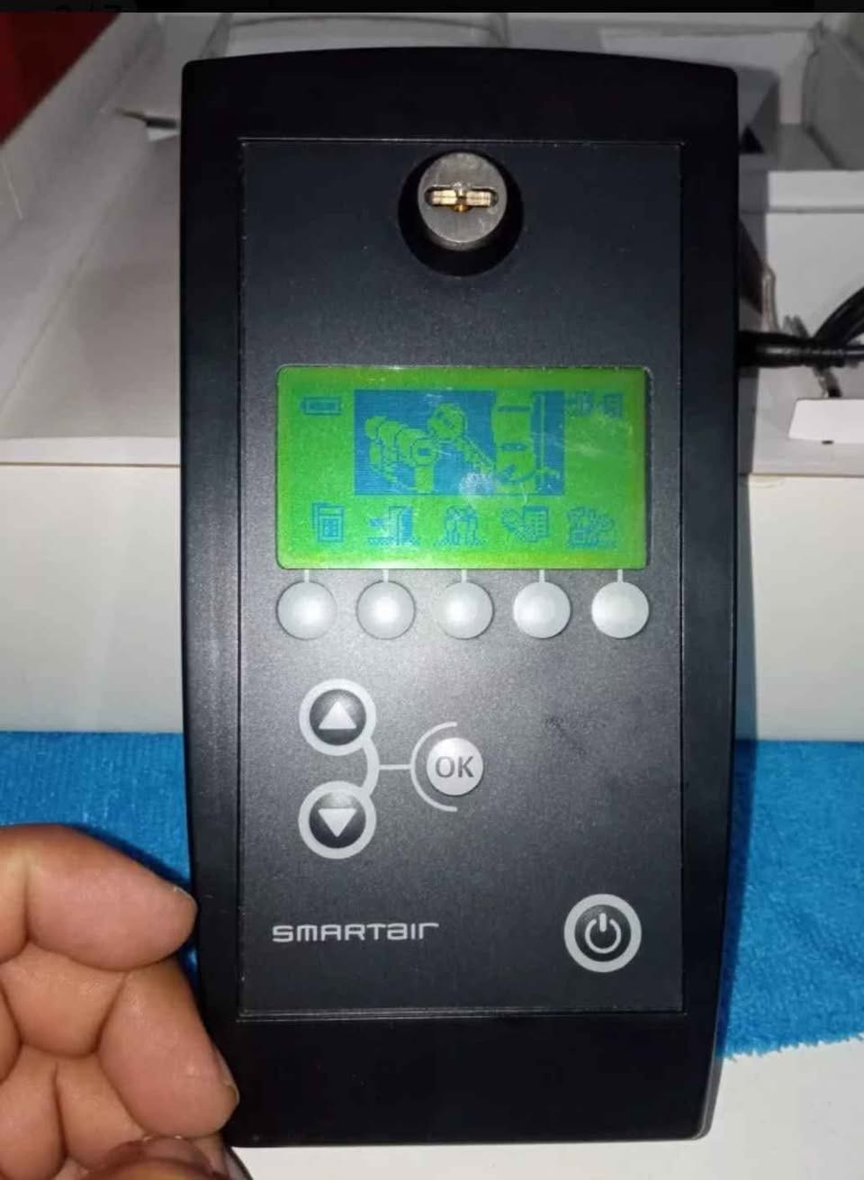 Programmateur portable Tesa Assa Abloy Smartair Snapkitwir75 noir
المبرمج المحمول لأجهزة TESA Hotel غير المتصلة بالإنترنت هو الجهاز الذي يسمح للأجهزة المختلفة (الأقفال الإلكترونية، وقارئات الحائط، والأسطوانات الإلكترونية، والخزائن) بالتواصل مع الكمبيوتر الشخصي وبرنامج TESA Hotel.

المميزات الرئيسية:
برمجة الأجهزة واختبار تشغيلها وحالتها ومستوى البطارية وجمع الفتحات والأحداث (حتى 1500 حدث)
يعمل كعنصر لفتح الأقفال والأسطوانات الإلكترونية في حالات الطوارئ في حالة نقص البطاريات
يعمل كقارئ / كاتب للمفاتيح مع شريحة اتصال الأسطوانة الإلكترونية
يعمل على تحديث القفل في حالة تغيير الجدول الزمني الصويرة, المغرب


**إذا كنت صاحب هذا الإعلان وتريد حذفه لأي سبب، رجاءا أرسل رسالة إلى الدعم الفني**