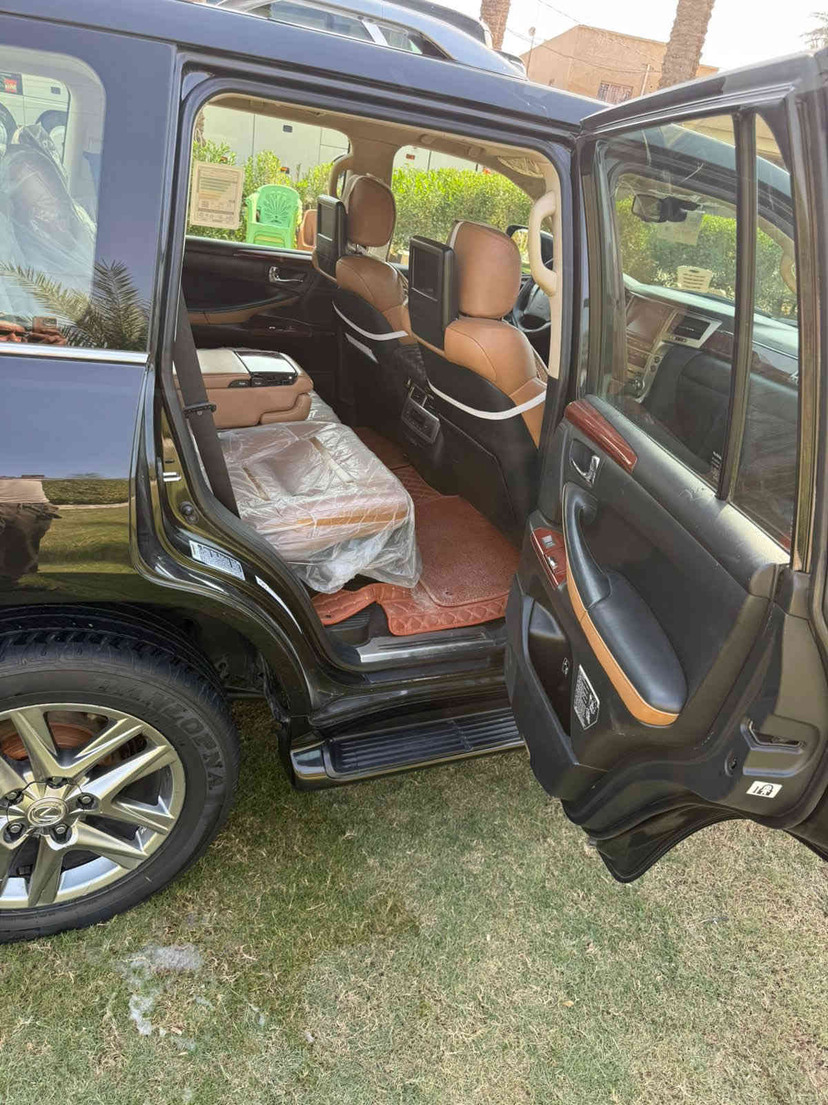 السلام عليكم
لكزز. للبيع 
موديل 2015
5700
فول مواصفات
سيارة مال جناي
بيها بارد شبرين.جاملغ الايمن 
بدون صبغ
كفالة عامة
ماشية. 142 حقيقي
السعر. 45 الف وبيها مجال 
العنوان/ بغداد 
الرقم. ***********
ومن الله التوفيق
