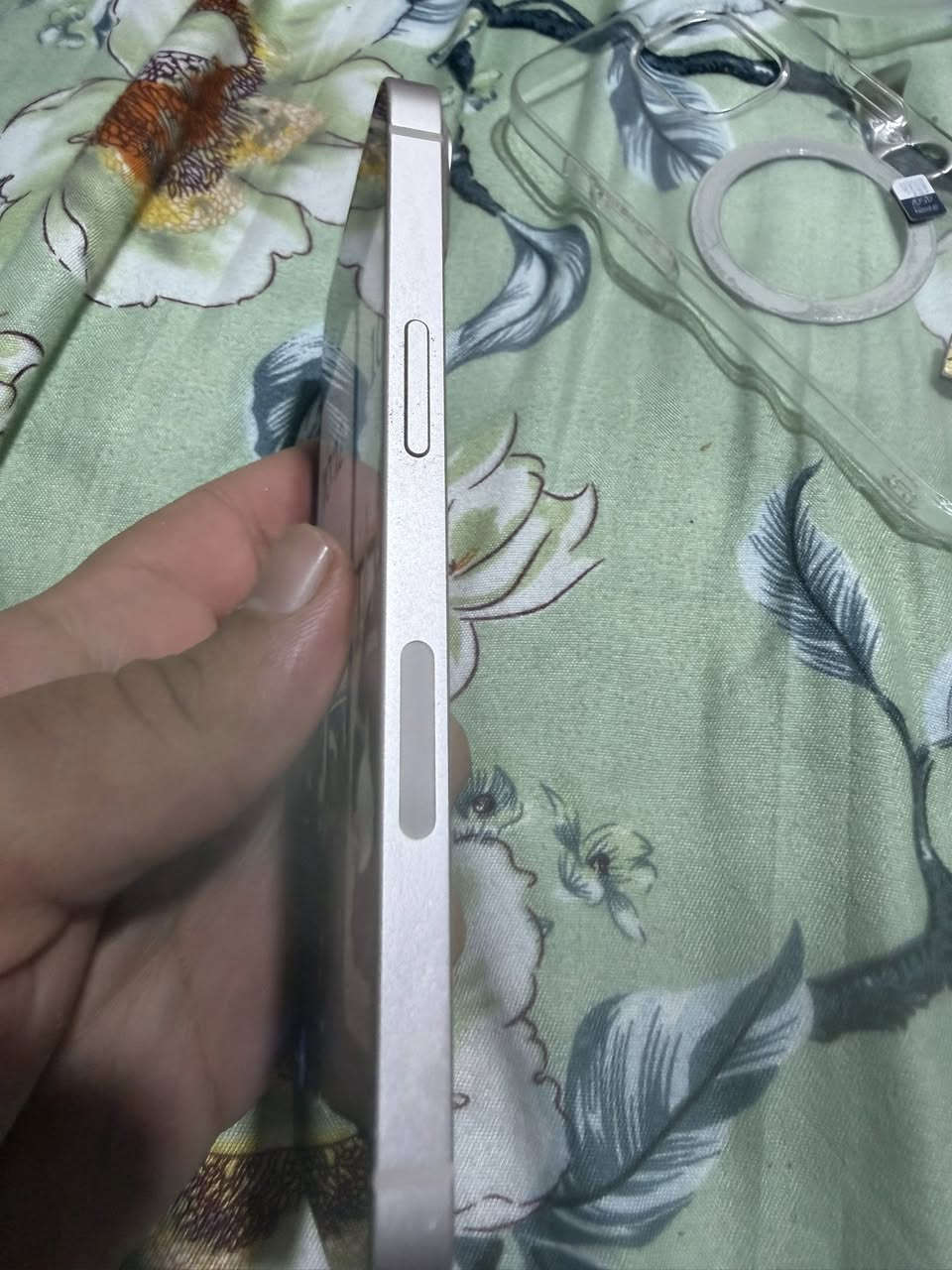 ايفوان 13عادي مستخدم بطاريه 74مبدل شاشه اصليه من ابل سعر 350وبي مجال ***********
