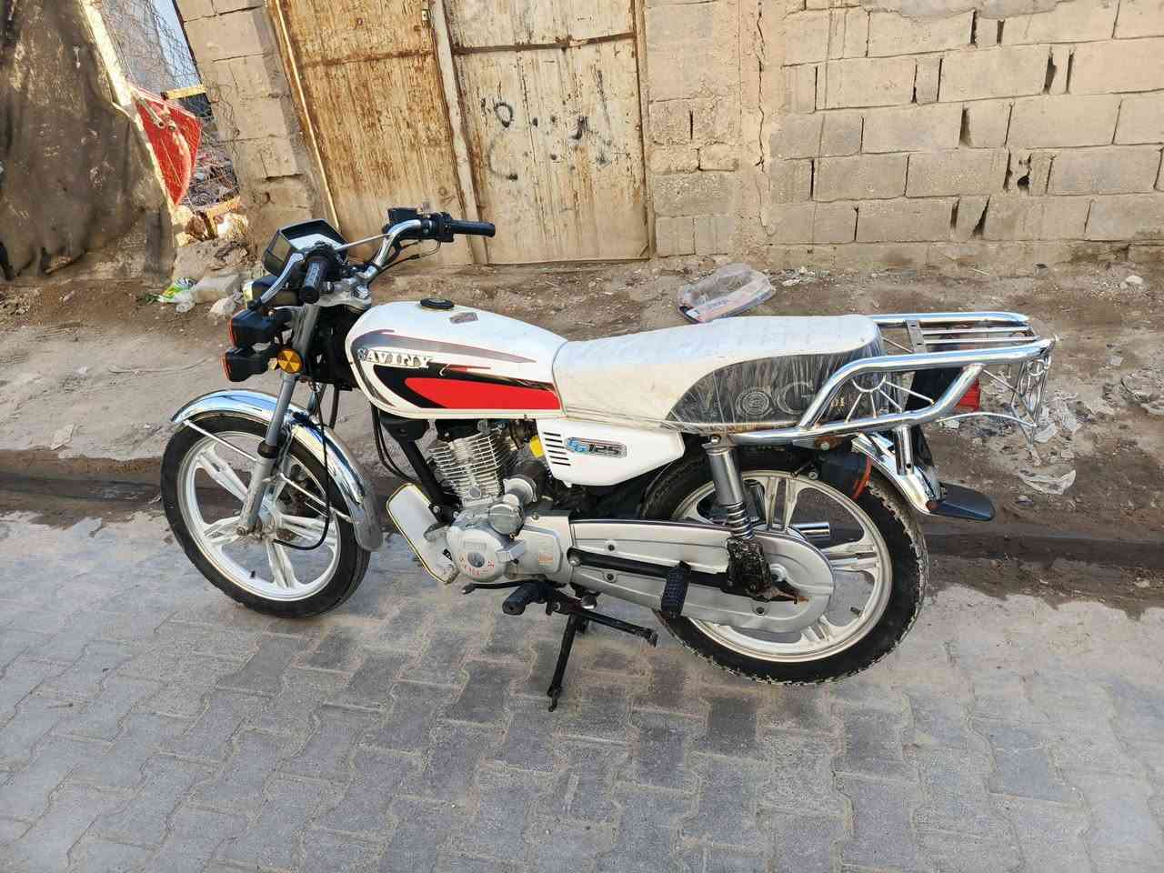 السلام عليكم دراجه سافان للبيع كامله من كلشي سلف هندر المكينه برغي واحد ما مفتوح موديل 2021 السعر  550 وبيه مجال الدراجه اصوليه للتواصل عبر الرقم ***********
