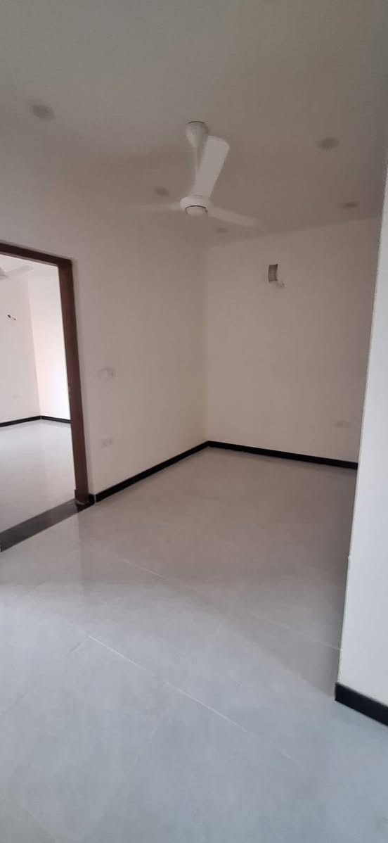 شقة للأيجار بناء جديد
سبع ابكار نهاية شارع منتزة هابي دي بداية الزراعي 
تحتوي على مطبخ وخدمات وسطح وغرفة كبيرة وغرفة صغيرة 
الشقة جاهزة من كل شيء كما موضحه بالصور
الايجار 500 الف
للاستفسار الاتصال على الرقم 
***********
