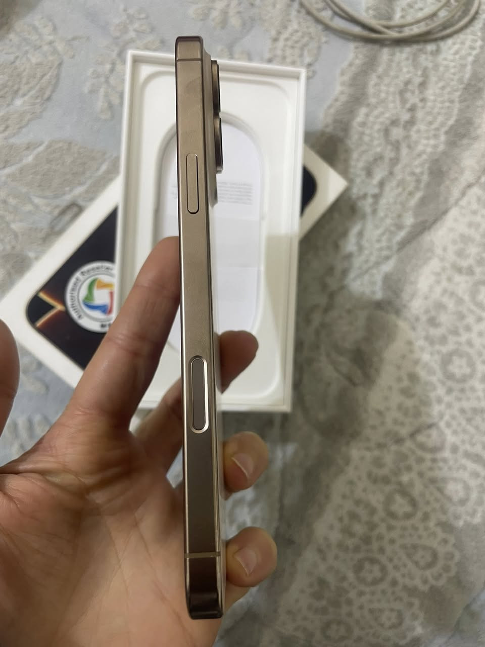 ١٦ برو ماكس ذاكره ٢٥٦ بطاريه ٩٠ كامل ملحقات
جهاز على الفحص وتر بروف مكفول
شاشه بيها شخوط بسيطه
سعر مليون و٢٩٠
بغداد 
***********
