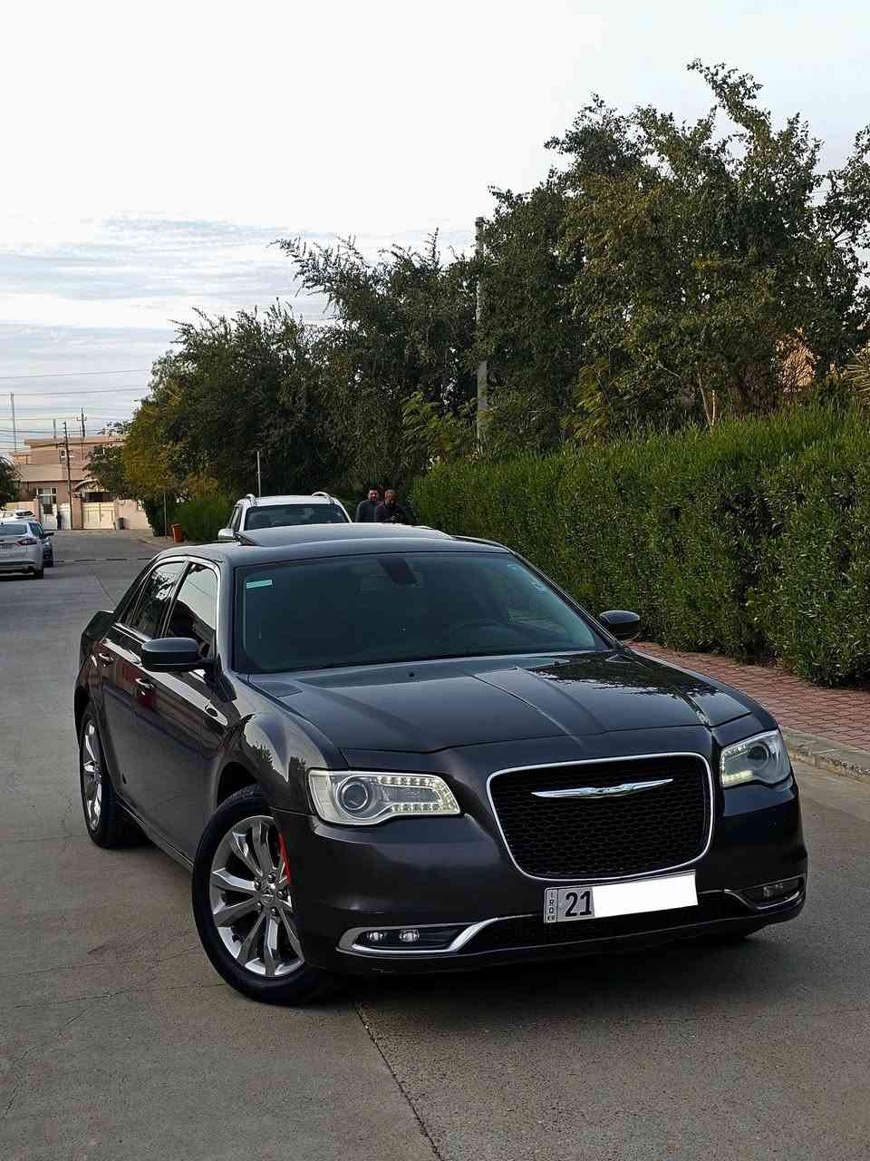 ✨️للبيع كرايسلر اوباما 2018✨️
مواصفات بلاتينيوم فول 1/1 
تحكمات ستيرن جهتين 
شاشة ترحيب
شاشه جبيره
كشنات جلد 
كشنات كهربائي 
كشنات تدفئه 
تبريد قطعتين 
نظام ملاحه 
نظام GPS
بانوراما 
كامره دواره 
لدات امامي وخلفي
ويل نيكل
AWD
تشغيل عن بعد
وبيها بعد مواصفات هوايه 
السياره كلين بدون صبغ بدون تبديل بدون ايرباك 
مكان السياره خانقين 
للأستفسار الأتصال ع الرقم ***********
