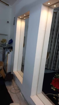 يتوفر صالون قص شعر وشسوار وحف وتسريح شعر وكرياتين ومعالج ومكياج بانسب ...