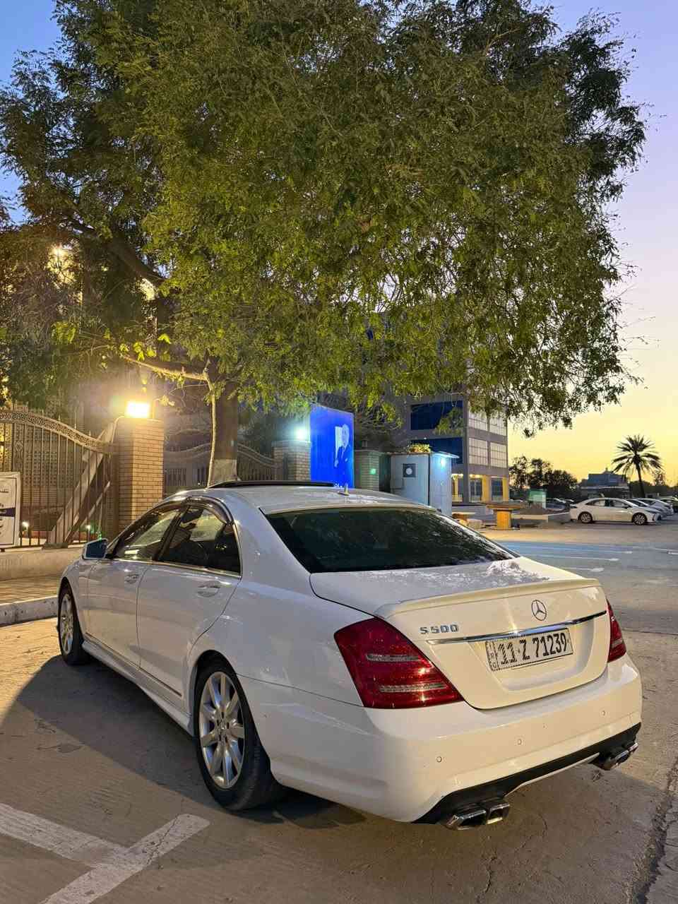 للبيع ٢٠٠٥ s350 
المكان بغداد حي الخضراء 
***********
